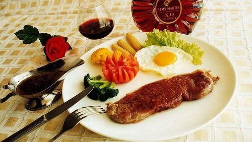 娱乐吃瓜西餐,西餐中的美食与趣味碰撞