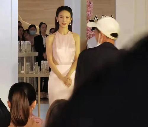 娱乐圈吃瓜爆料有孩子,明星夫妻喜得贵子，甜蜜晒娃引网友热议