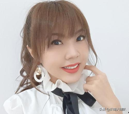 娱乐吃瓜直播女艺人,揭秘娱乐吃瓜直播女艺人背后的故事