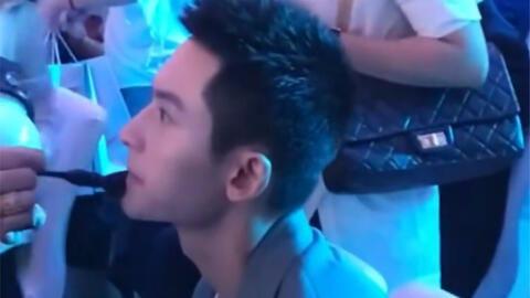 吃娱乐瓜的女孩,揭秘吃娱乐瓜女孩的趣味生活